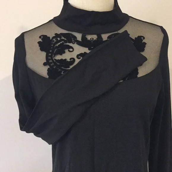 🌟🌟 HOST PICK 🌟🌟Tuzzi   black detailed high neck top - Picture 4 of 7